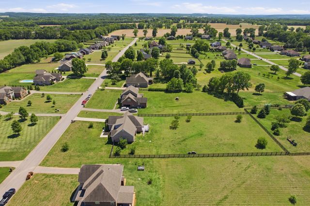 4016 Pleasant Gate Ln, Columbia, TN 38401
