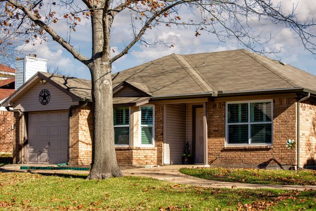 108 N Flaxseed Lane, Fort Worth, TX 76108