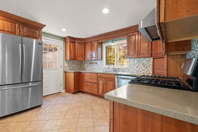3 Ledgelawn Ave, Billerica, MA 01821