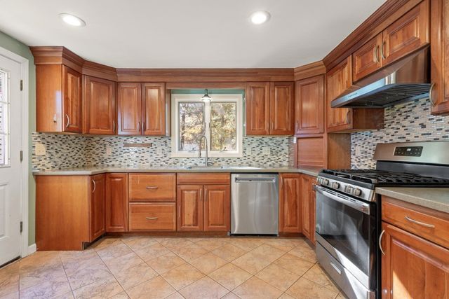 3 Ledgelawn Ave, Billerica, MA 01821