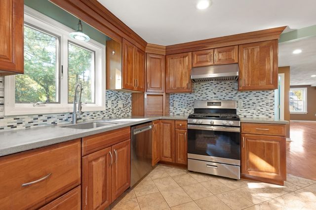 3 Ledgelawn Ave, Billerica, MA 01821