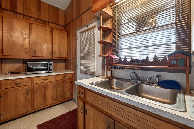 605 Holiday Haven Dr, Smithville, TN 37166