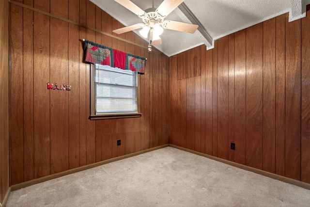 605 Holiday Haven Dr, Smithville, TN 37166