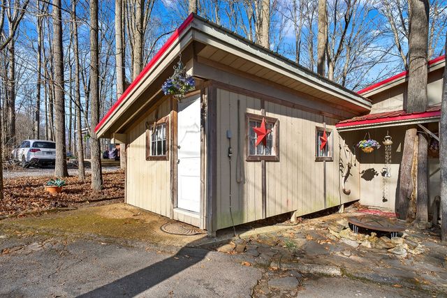 605 Holiday Haven Dr, Smithville, TN 37166