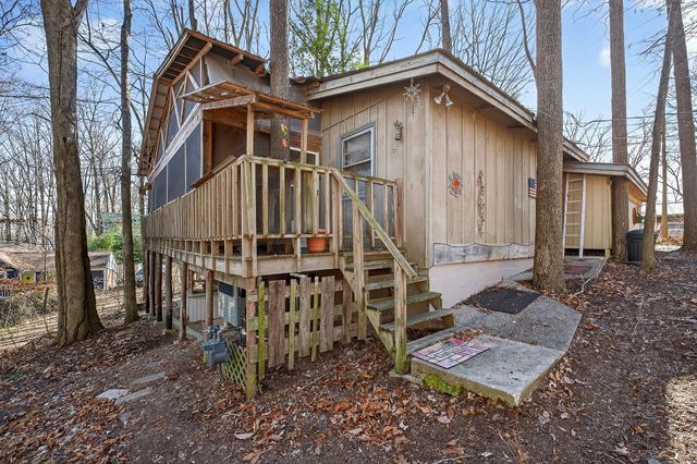 605 Holiday Haven Dr, Smithville, TN 37166