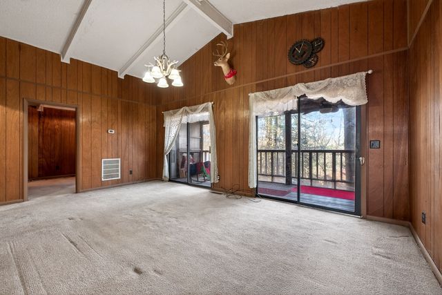 605 Holiday Haven Dr, Smithville, TN 37166