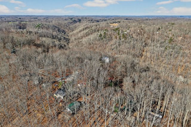 605 Holiday Haven Dr, Smithville, TN 37166