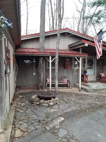 605 Holiday Haven Dr, Smithville, TN 37166