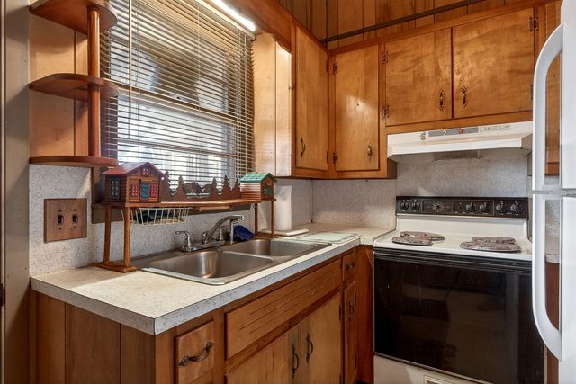 605 Holiday Haven Dr, Smithville, TN 37166