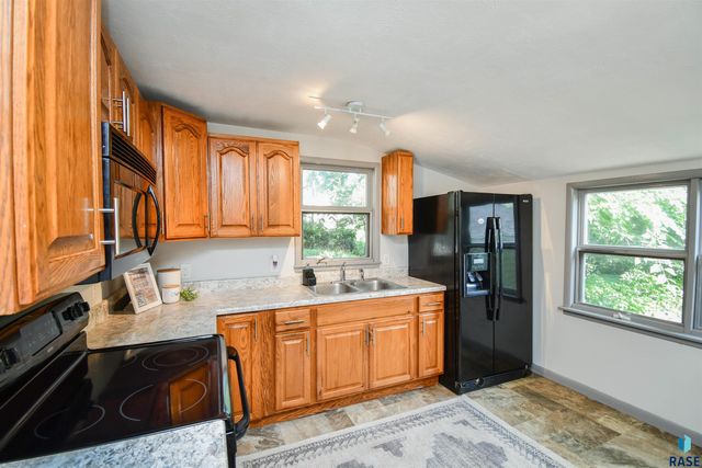 1610 E 5th St, Sioux Falls, SD 57103