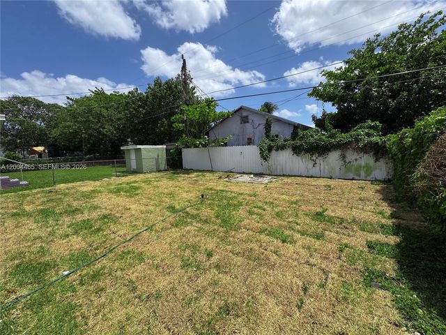 1846 NW 49th St, Miami, FL 33142