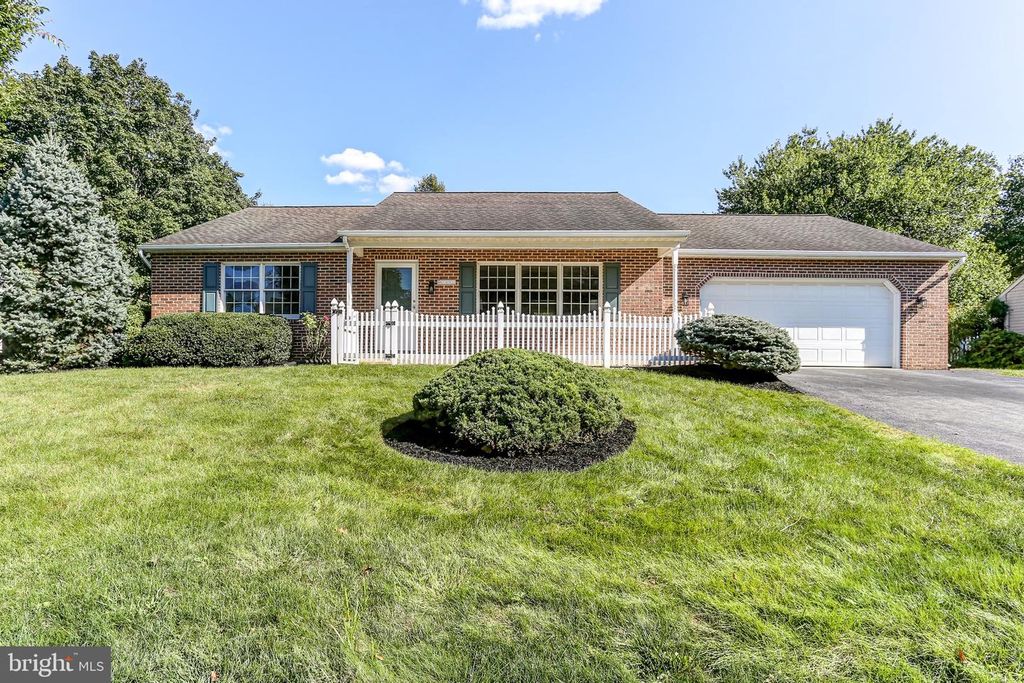 208 E 6TH ST, Lititz, PA 17543
