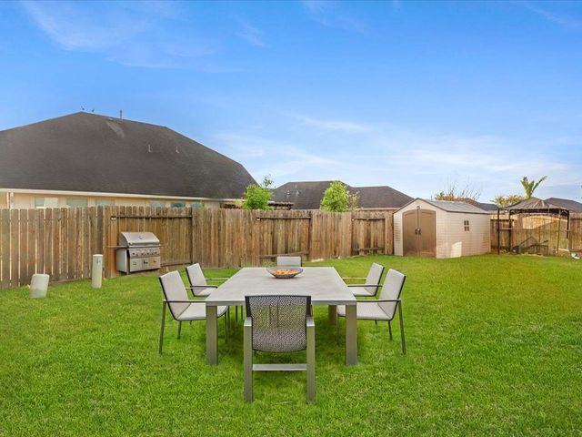 427 Heatherton Hill Drive, Rosenberg, TX 77469
