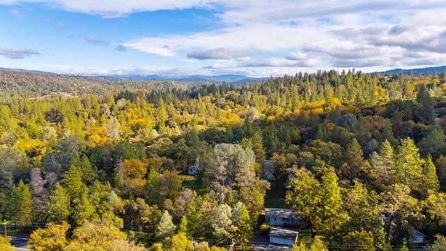 19307 Ferretti Road, Groveland, CA 95321