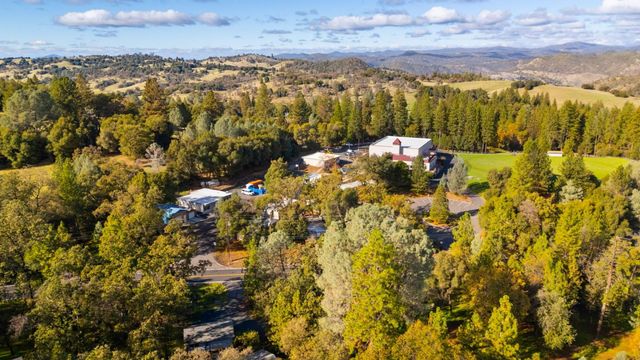 19307 Ferretti Road, Groveland, CA 95321