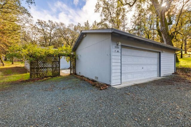 19307 Ferretti Road, Groveland, CA 95321