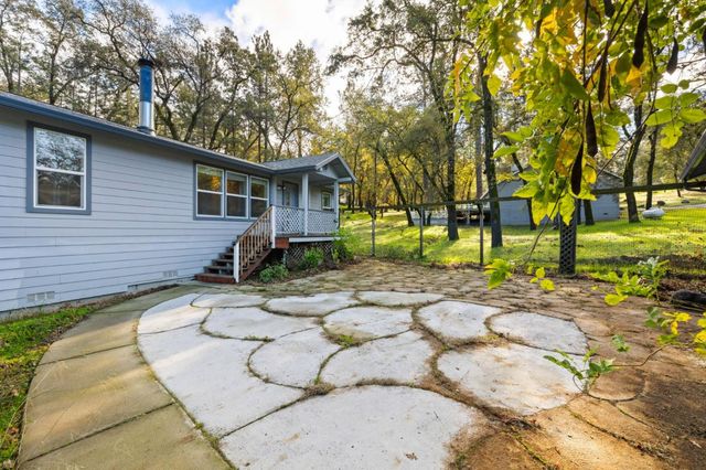 19307 Ferretti Road, Groveland, CA 95321