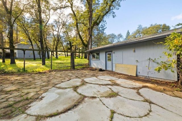 19307 Ferretti Road, Groveland, CA 95321