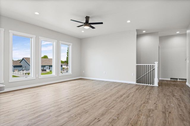 1050 Crockett DRIVE, Holmen, WI 54636
