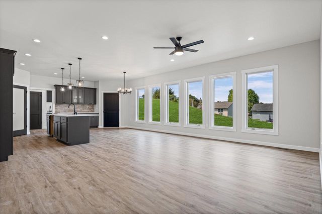 1050 Crockett DRIVE, Holmen, WI 54636