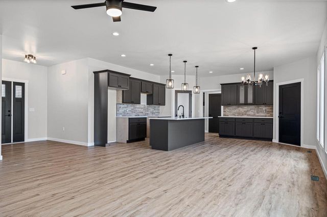 1050 Crockett DRIVE, Holmen, WI 54636