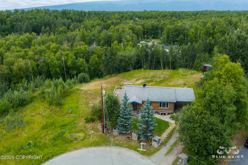 581 N Robin Circle, Wasilla, AK 99654
