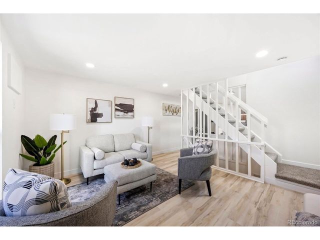 5819 S Pearl St, Centennial, CO 80121