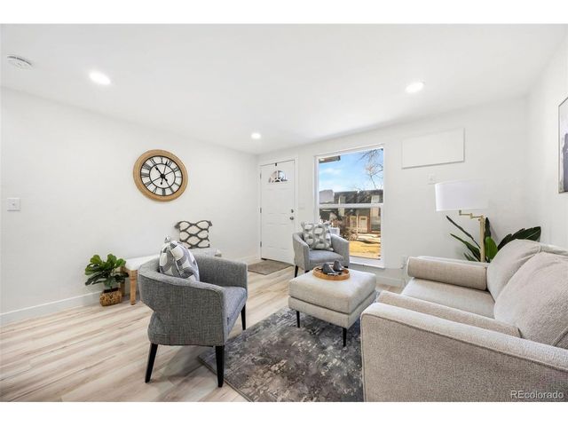 5819 S Pearl St, Centennial, CO 80121