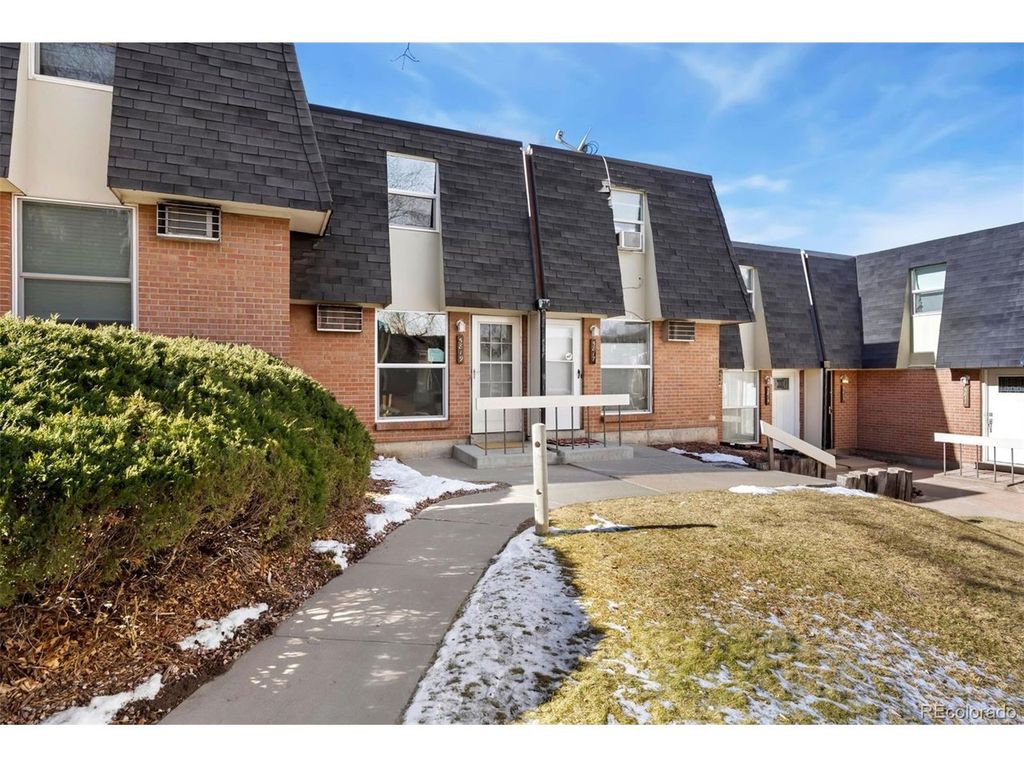 5819 S Pearl St, Centennial, CO 80121