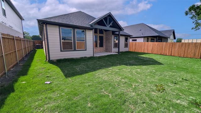 2337 SE 4th Street, Grand Prairie, TX 75051