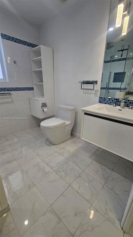 6371 Hutchinson Rd, Miami Lakes, FL 33014