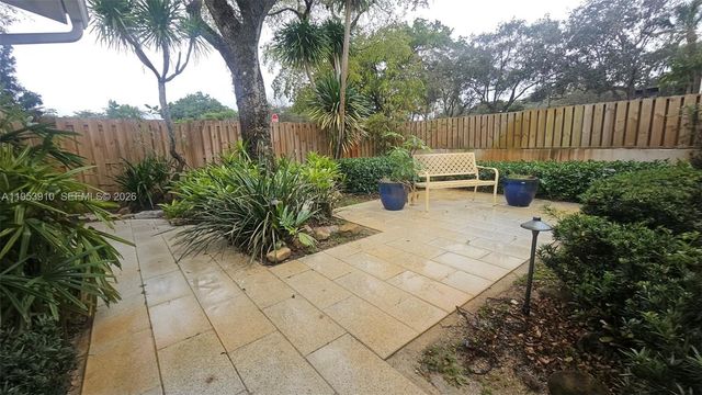 6371 Hutchinson Rd, Miami Lakes, FL 33014