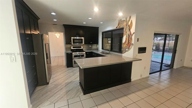 6371 Hutchinson Rd, Miami Lakes, FL 33014