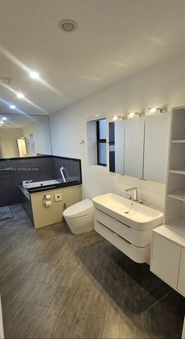 6371 Hutchinson Rd, Miami Lakes, FL 33014