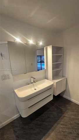 6371 Hutchinson Rd, Miami Lakes, FL 33014