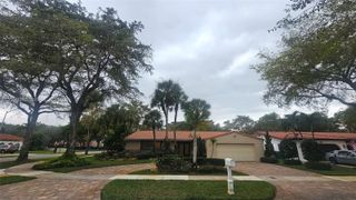 6371 Hutchinson Rd, Miami Lakes, FL 33014