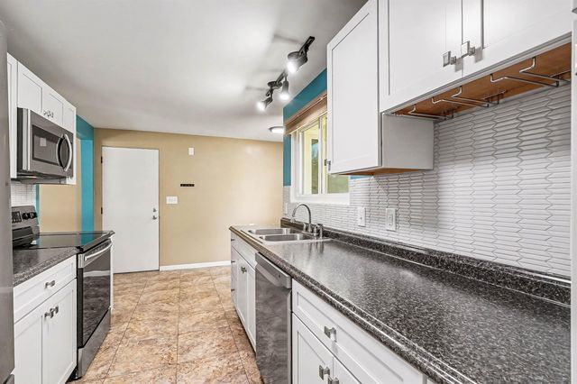 5806 Highland Drive, Midland, MI 48640