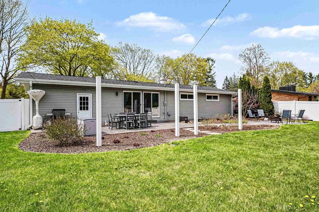5806 Highland Drive, Midland, MI 48640