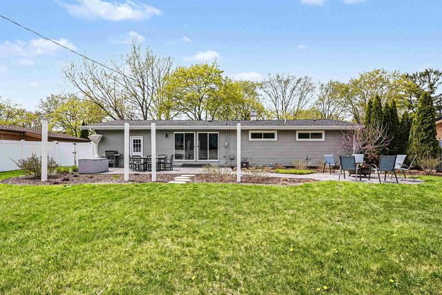 5806 Highland Drive, Midland, MI 48640