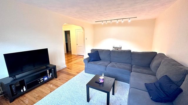 648 Washington St 6, Brookline, MA 02446