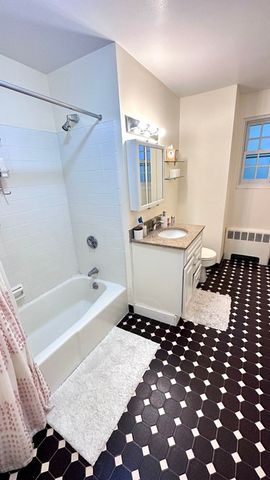 648 Washington St 6, Brookline, MA 02446