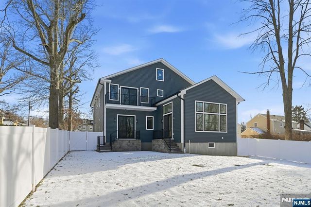 8 Montgomery Road, Livingston, NJ 07039