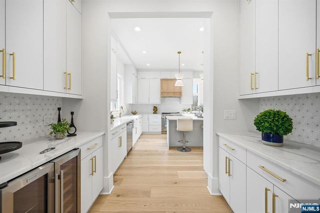 8 Montgomery Road, Livingston, NJ 07039