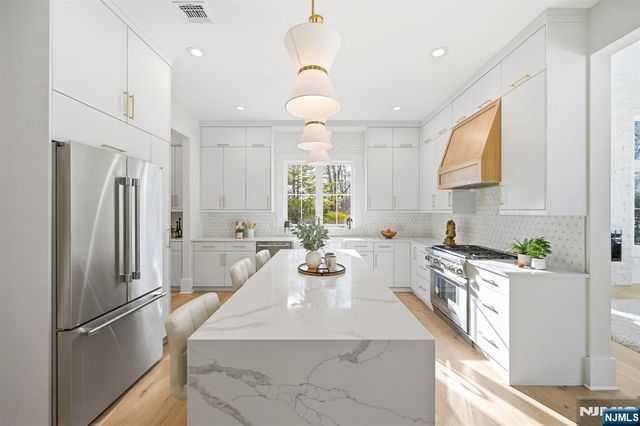 8 Montgomery Road, Livingston, NJ 07039