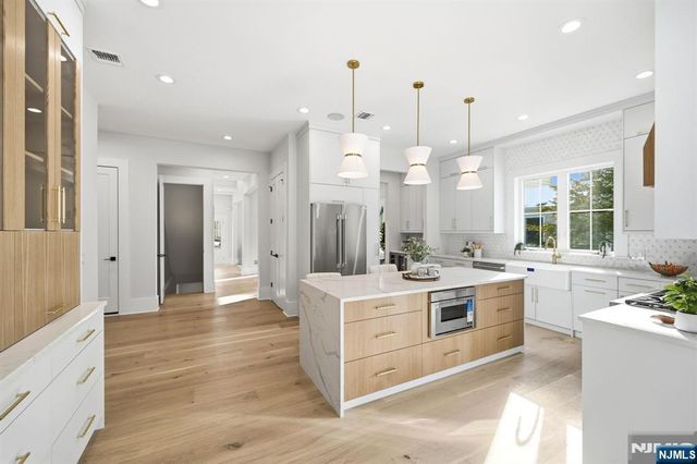 8 Montgomery Road, Livingston, NJ 07039