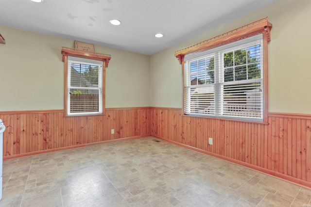 318 W Jefferson Avenue, Chandler, IN 47610