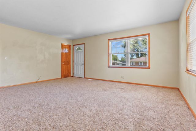 318 W Jefferson Avenue, Chandler, IN 47610