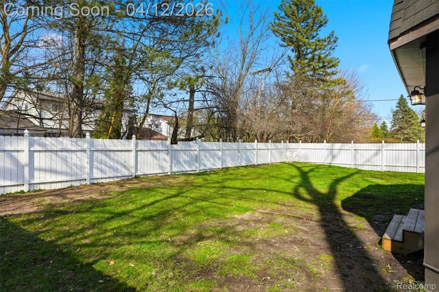 18878 Sunbright Avenue, Lathrup Village, MI 48076