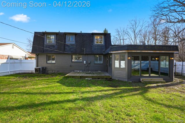 18878 Sunbright Avenue, Lathrup Village, MI 48076