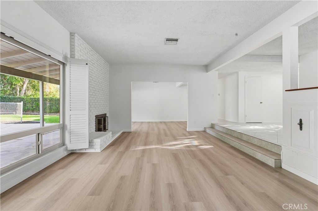 Image 15 of property listing at 8828 Collett, North Hills, CA 91343